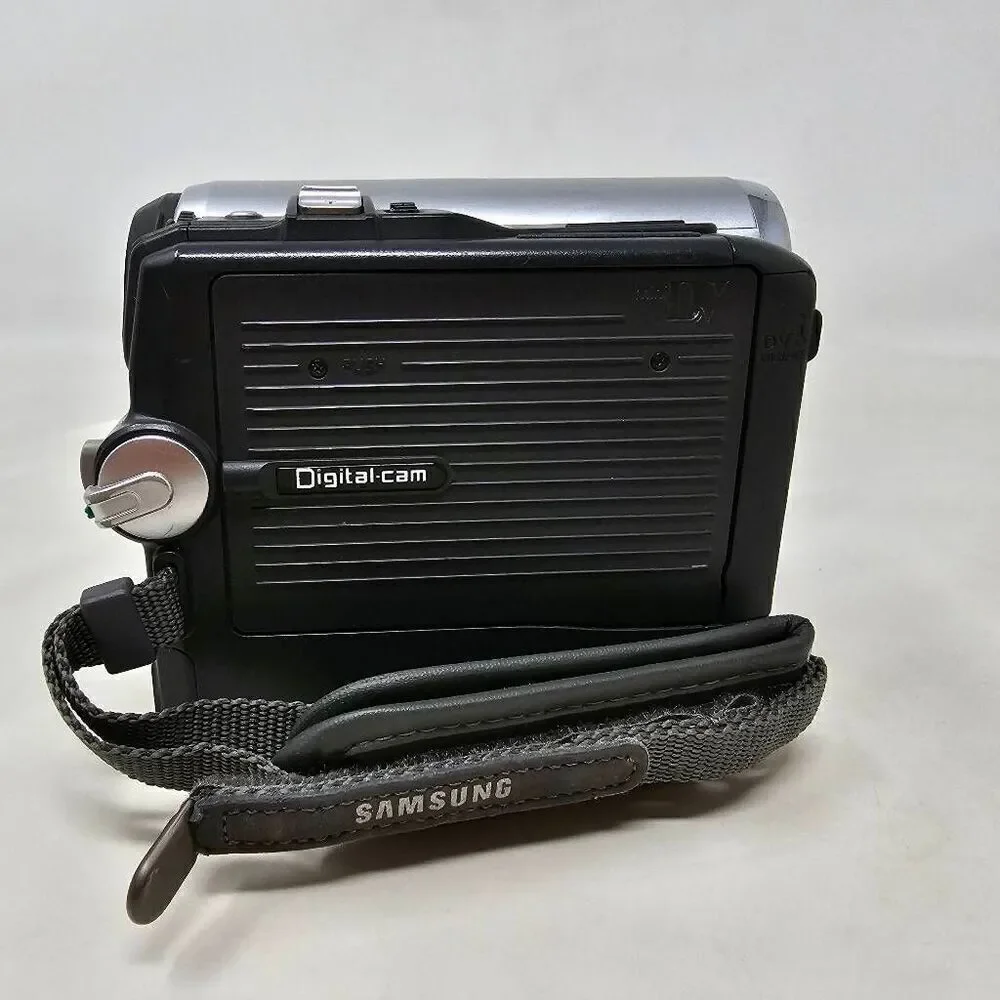 SAMSUNG SC-D353 MINI DV CAMCORDER 20X OPTICAL ZOOM NO BATTERY UNTESTED FOR PARTS